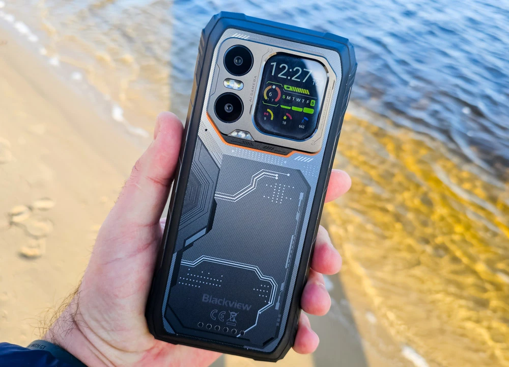 Blackview XPLORE 1 Pro mostrando su diseño resistente y doble pantalla