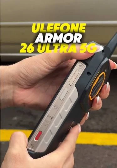 Ulefone Armor 26 Ultra Walkie-Talkie visto de costado con su antena y botones